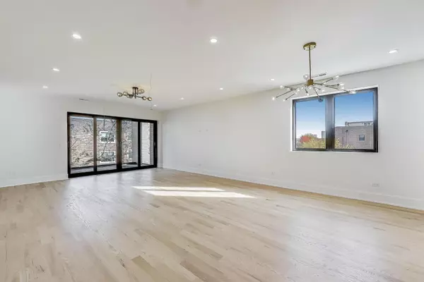 Chicago, IL 60625,2307 W Foster Avenue #3