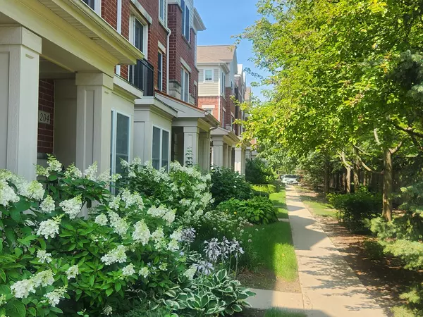 Arlington Heights, IL 60005,208 W HYDE Street #0