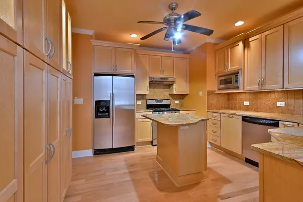 Chicago, IL 60640,5445 N KENMORE Avenue #1S