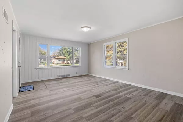 Aurora, IL 60505,1222 Gates Street