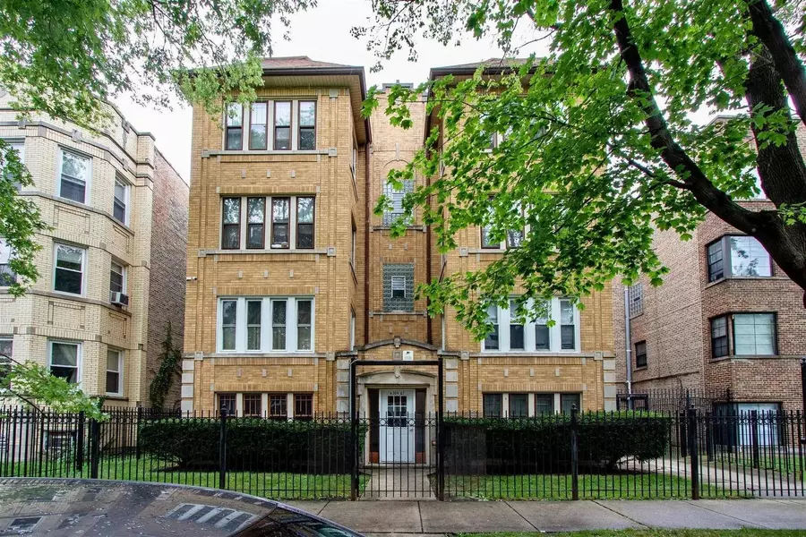 6307 N Mozart Street #3S, Chicago, IL 60659