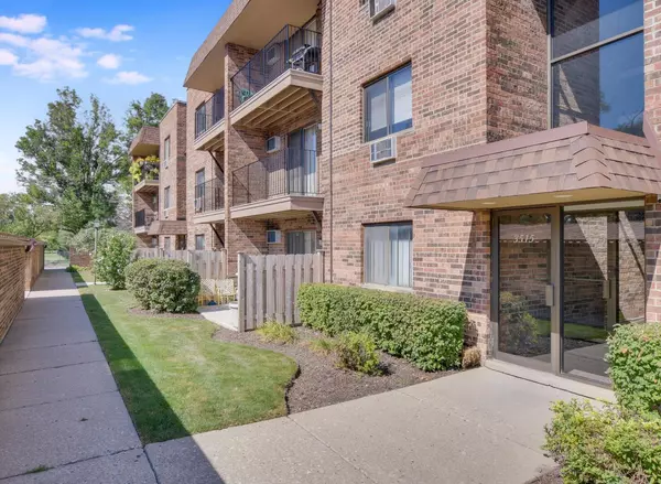 3531 E Central Road #101, Glenview, IL 60025