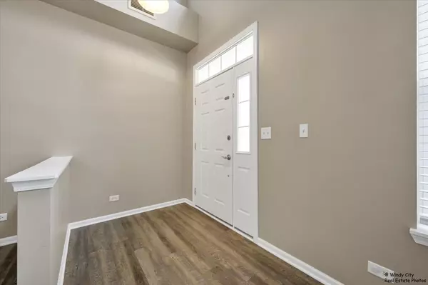 Aurora, IL 60503,2571 HILLSBORO Boulevard