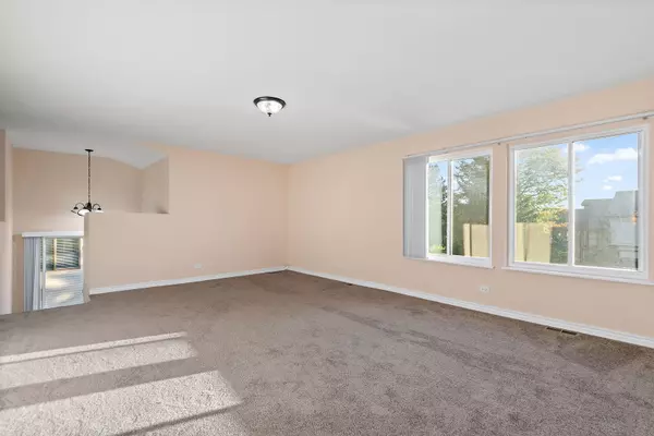 Hanover Park, IL 60133,7544 Bristol Lane #4