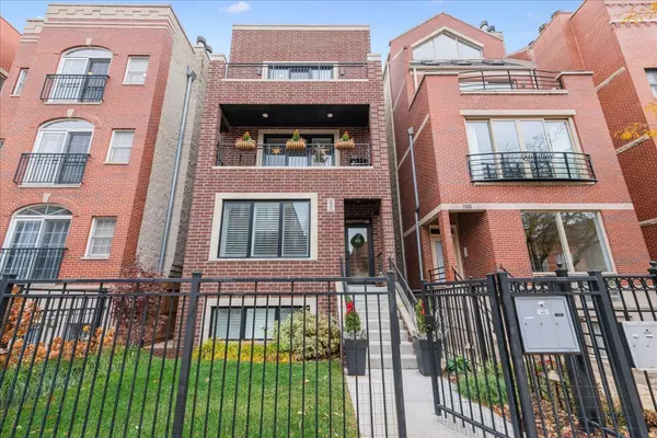 Chicago, IL 60657,1922 W Belmont Avenue #3