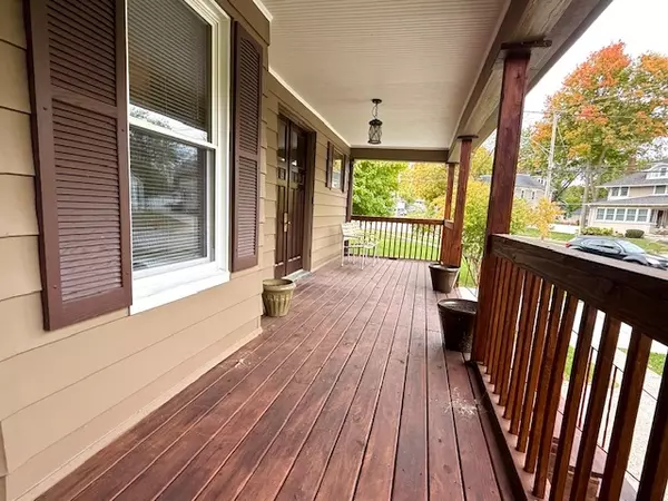 Sycamore, IL 60178,728 Dekalb Avenue #1