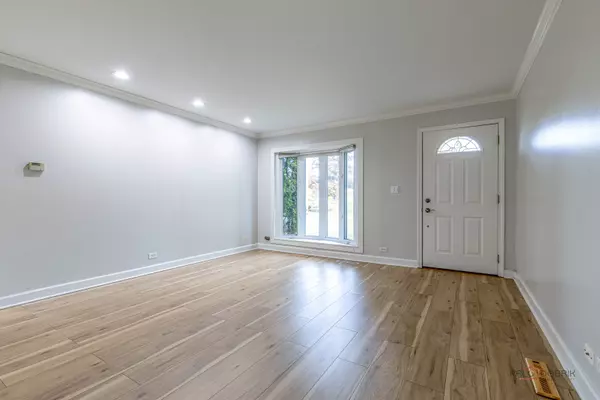 Glenview, IL 60025,533 Cherry Lane