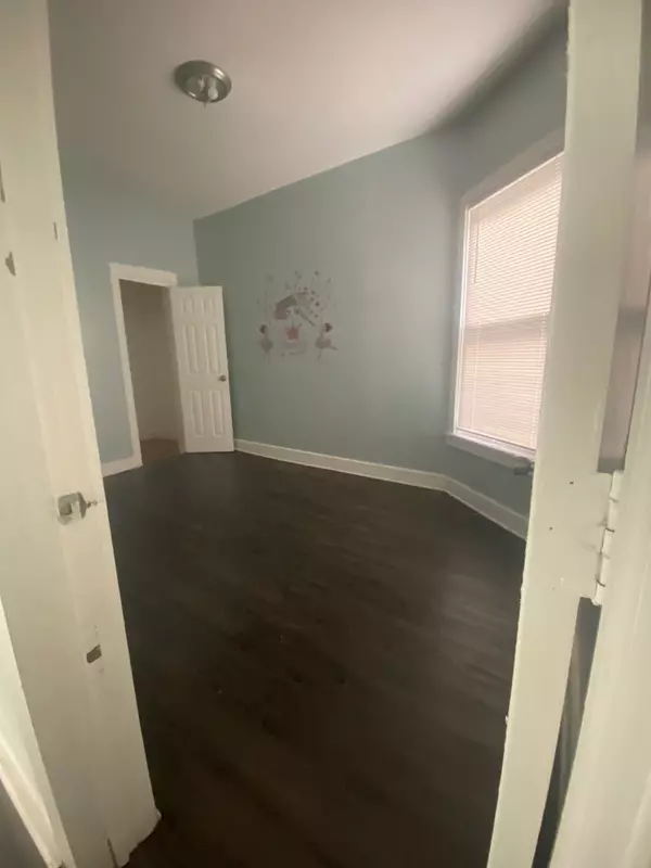 Chicago, IL 60624,3907 W Monroe Street