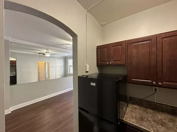 Chicago, IL 60613,661 W Sheridan Road #105