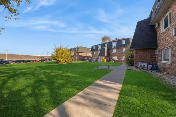 Tinley Park, IL 60477,17220 71st Avenue #11