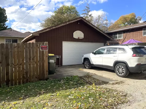 Westmont, IL 60559,215 W Naperville Road