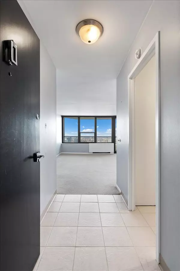 Chicago, IL 60610,1560 N Sandburg Terrace #4003