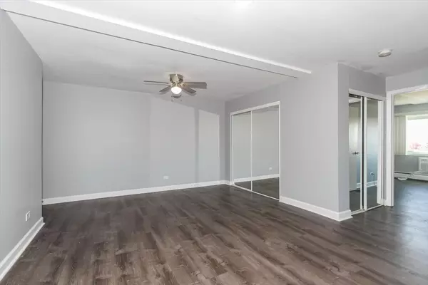 Glenview, IL 60025,10373 Dearlove Road #4E