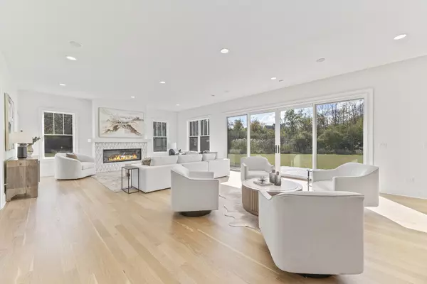 Lincolnshire, IL 60069,106 Brookwood Lane