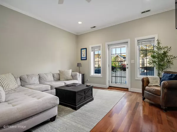 Chicago, IL 60618,2130 W Belmont Avenue #2A