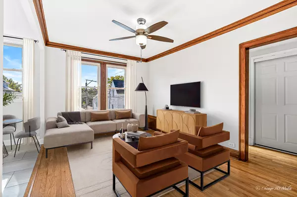 Chicago, IL 60641,4309 W Roscoe Street #2