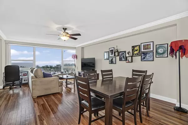 Chicago, IL 60657,3180 N Lake Shore Drive #8C