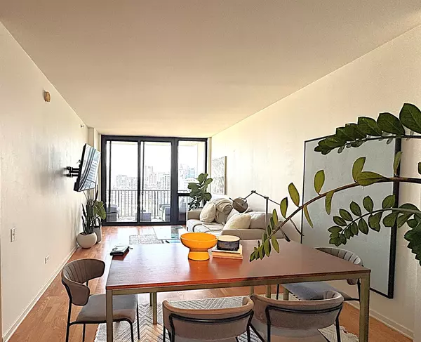 Chicago, IL 60661,210 S Desplaines Street #1409