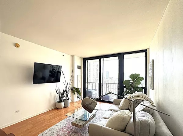 Chicago, IL 60661,210 S Desplaines Street #1409