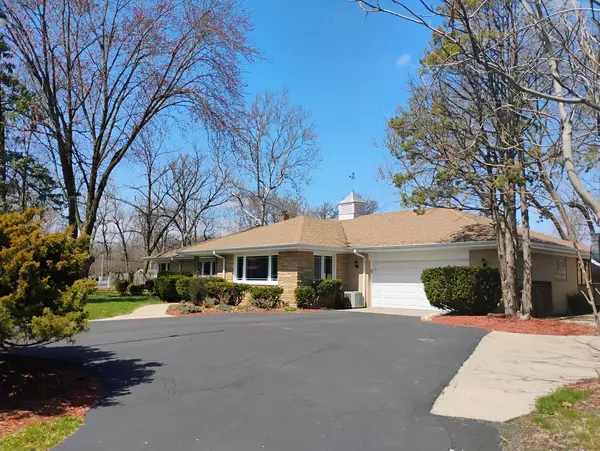 17w120 Woodland Avenue, Bensenville, IL 60106