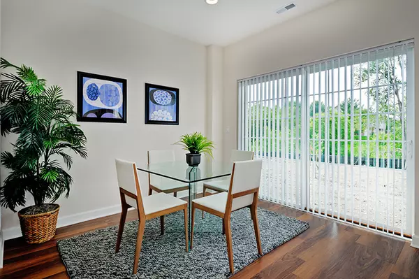 Elmhurst, IL 60126,1 Elm Creek Drive #1030