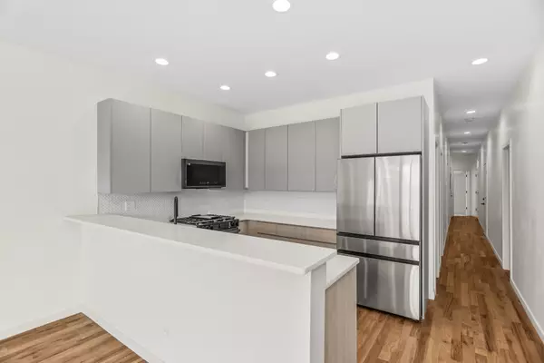 Chicago, IL 60653,4316 S Michigan Avenue #2S