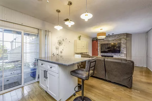 North Chicago, IL 60064,2910 Frontenac Street #107