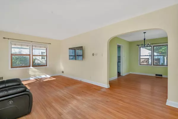 Lansing, IL 60438,2522 Indiana Avenue