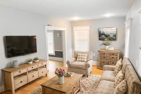 Elgin, IL 60120,939 Saint John Street