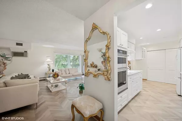 Arlington Heights, IL 60004,1215 N Waterman Avenue #3L