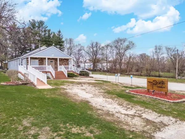 13895 1st Street, Pekin, IL 61554