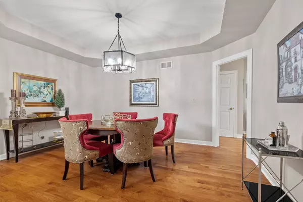 Burr Ridge, IL 60522,55 Chesterfield Court