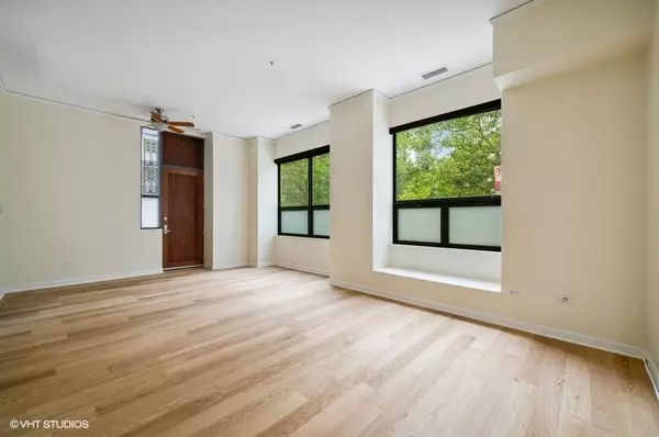 Chicago, IL 60601,201 N Westshore Drive #107