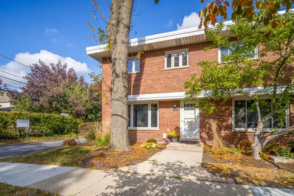 104 E Lincoln Street, Mount Prospect, IL 60056