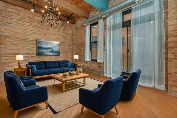 Chicago, IL 60616,2310 S Canal Street #212