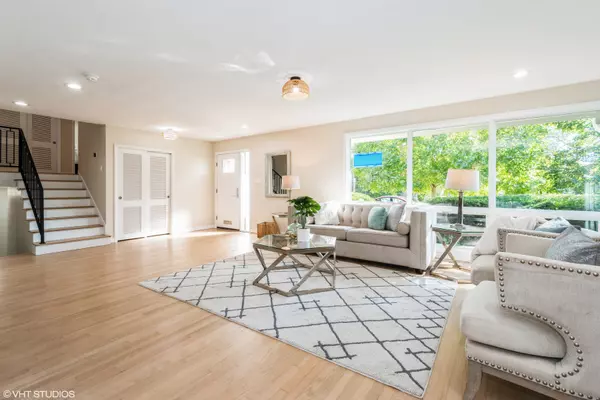 Wilmette, IL 60091,725 Locust Road