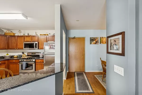 Palatine, IL 60067,390 W Mahogany Court #606