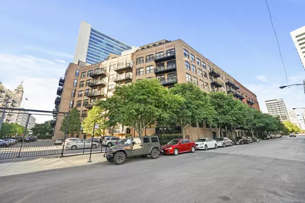 520 W Huron Street #113, Chicago, IL 60654