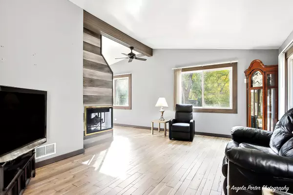 Mchenry, IL 60051,34679 N Hiawatha Trail