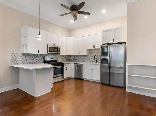 Chicago, IL 60653,4520 S King Drive #4B