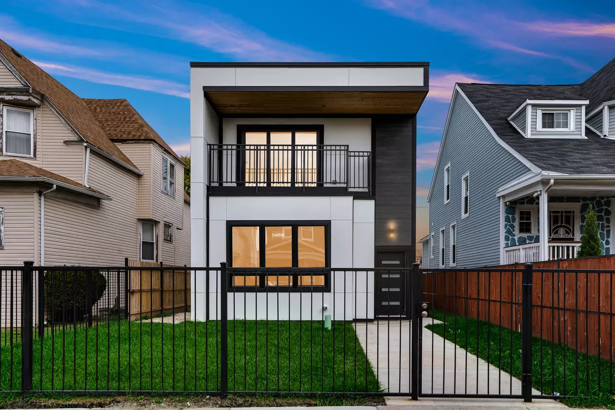 Chicago, IL 60651,843 N Lorel Avenue