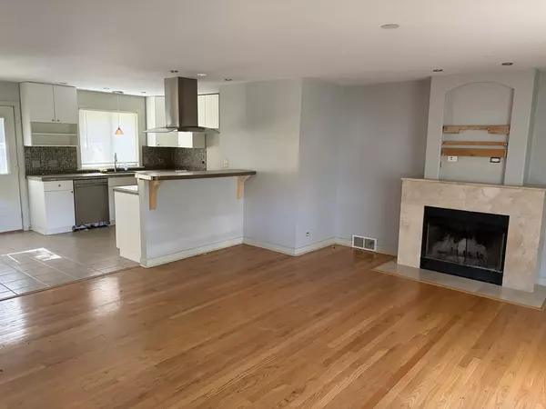 Northbrook, IL 60062,3969 MAPLE Avenue