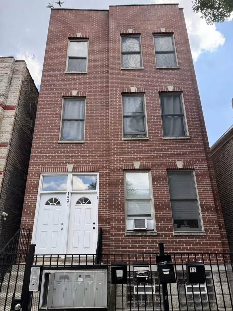 Chicago, IL 60622,1421 N Rockwell Street #3R