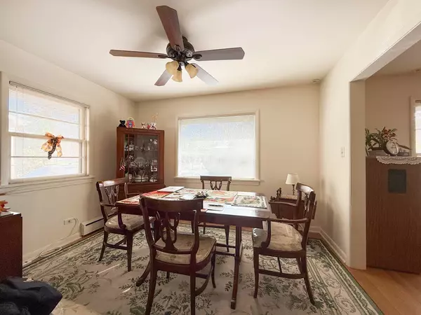 Glen Ellyn, IL 60137,548 Elm Street