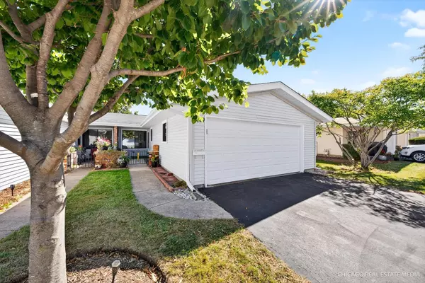 1069 Mohegan Lane, Schaumburg, IL 60193