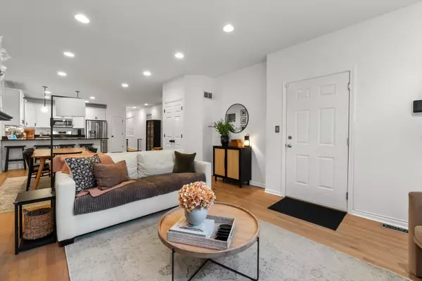 Chicago, IL 60657,3531 N Reta Avenue #1