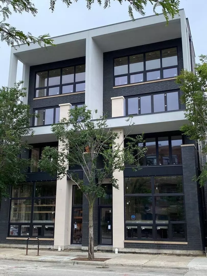 Chicago, IL 60640,4647 N Clark Street #2