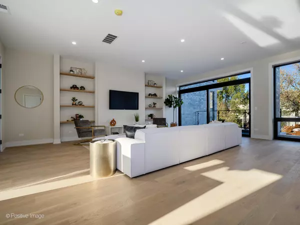 Chicago, IL 60622,1412 N Elk Grove Avenue #F