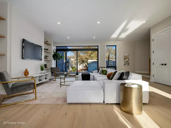 Chicago, IL 60622,1412 N Elk Grove Avenue #F