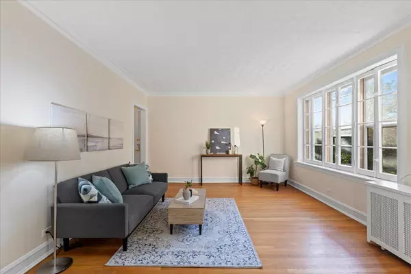 Evanston, IL 60201,1216 Central Street #2W